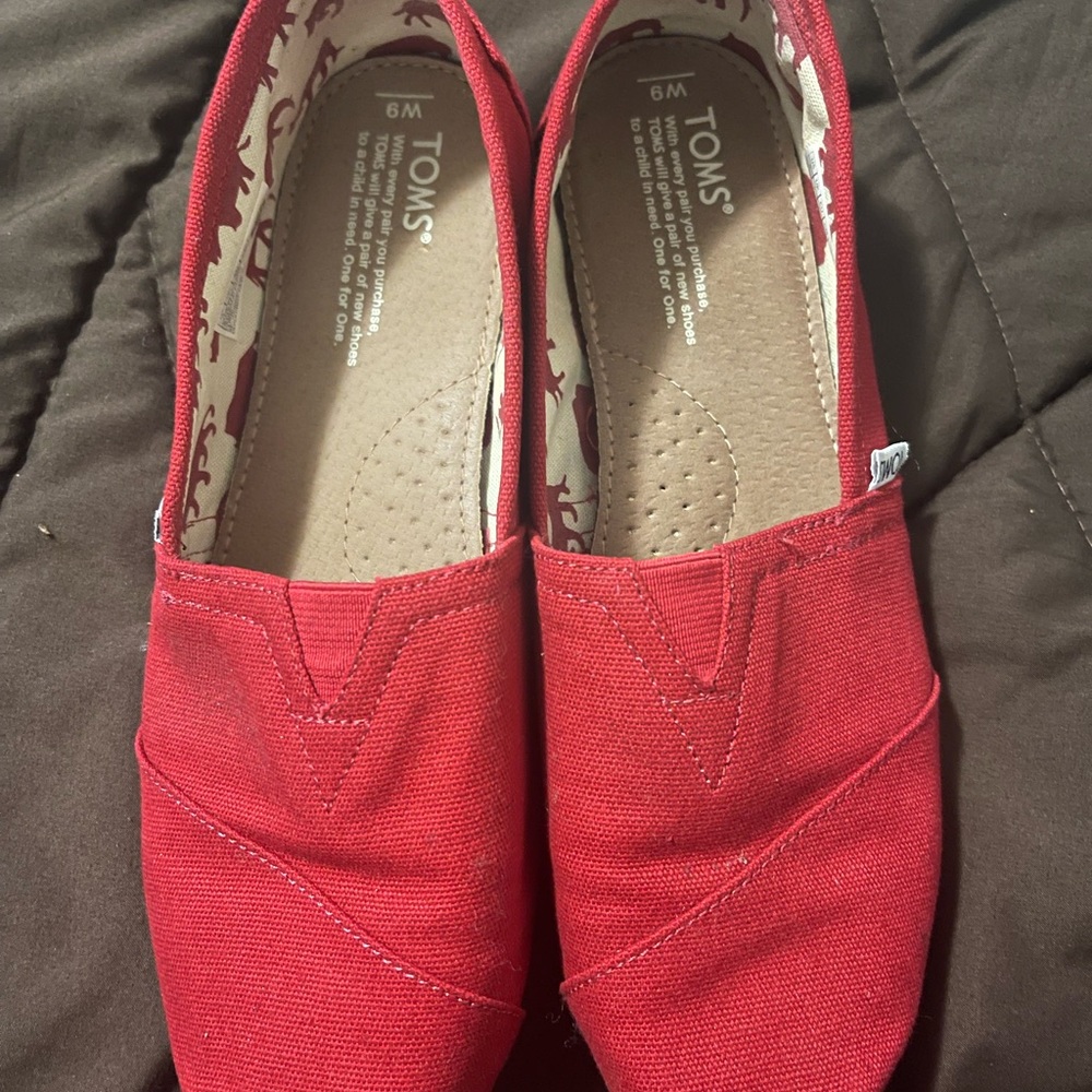 Toms